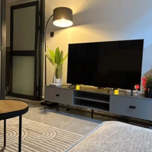 Cozy 1BR | Balcony Views | Rooftop Gym