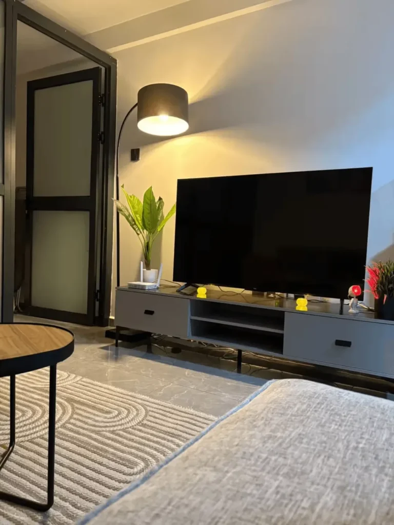 Cozy 1BR | Balcony Views | Rooftop Gym