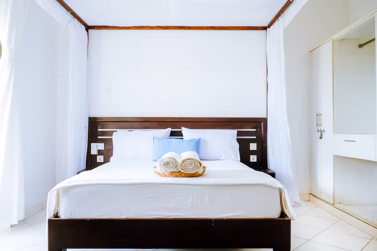Azure Coast Haven - Image 11