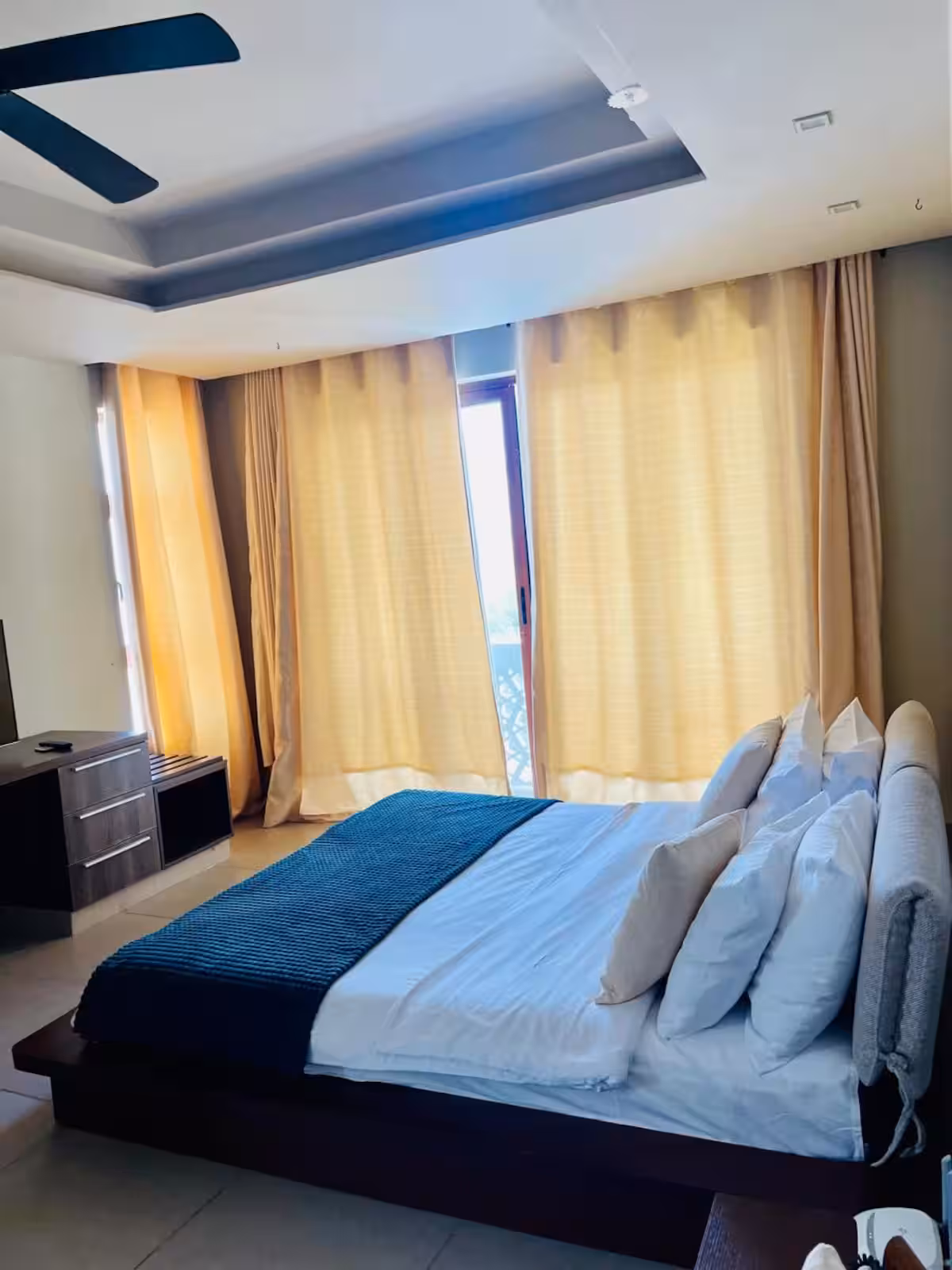 Ocean Luxe Haven - Image 11