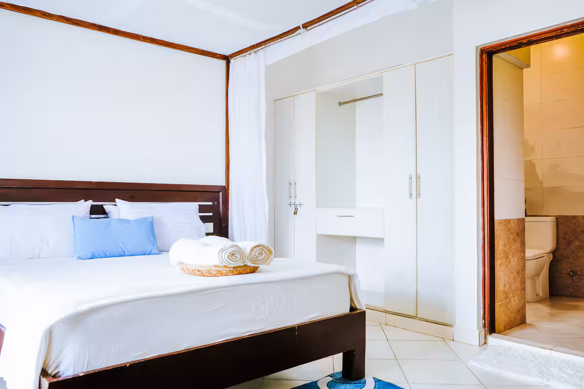 Azure Coast Haven - Image 13