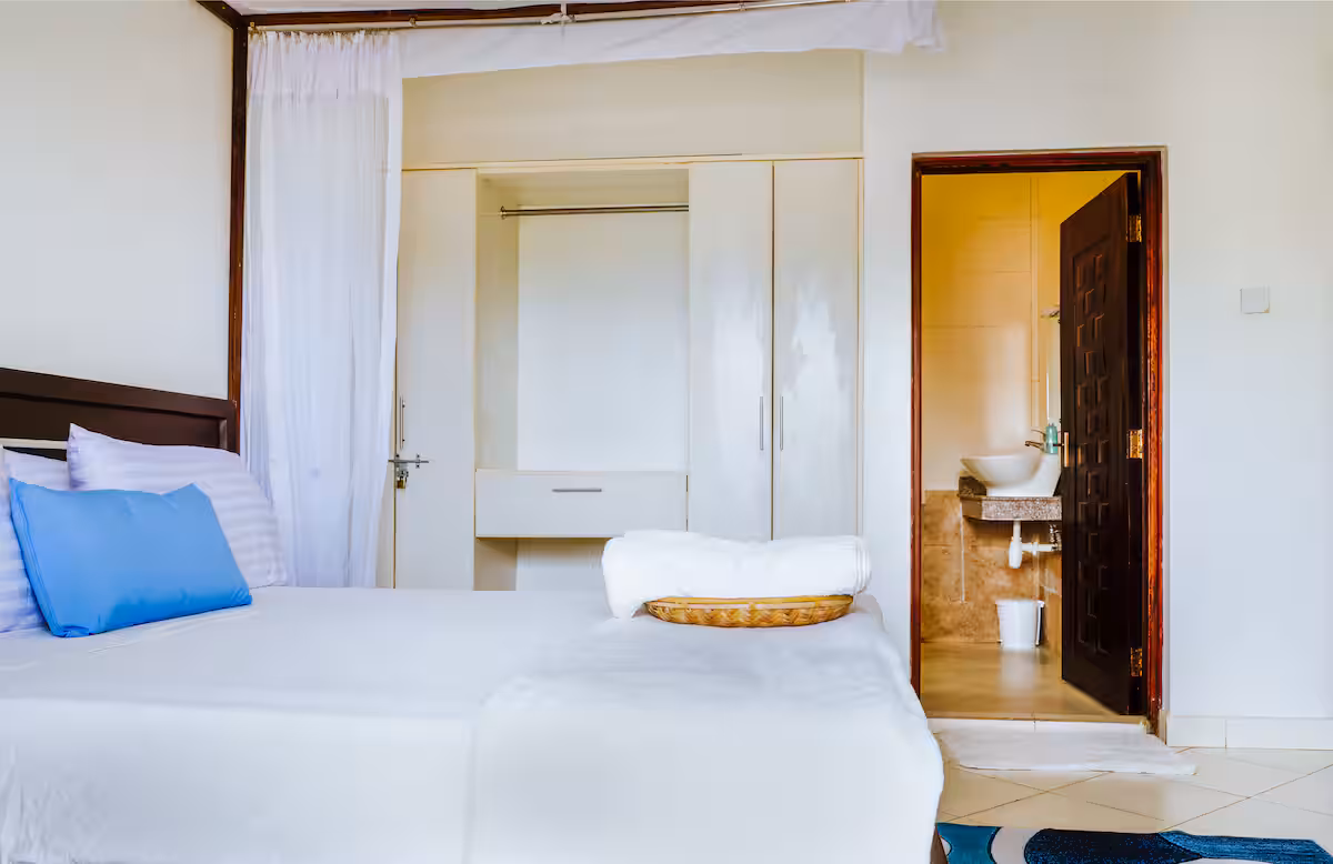 Azure Coast Haven - Image 17