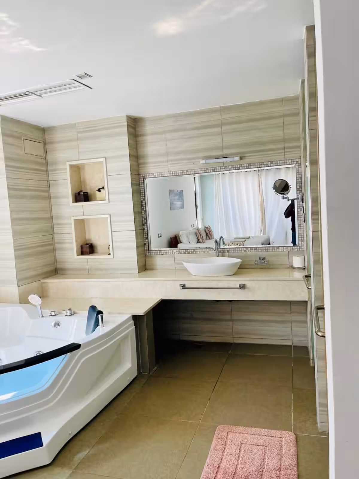 Ocean Luxe Haven - Image 19
