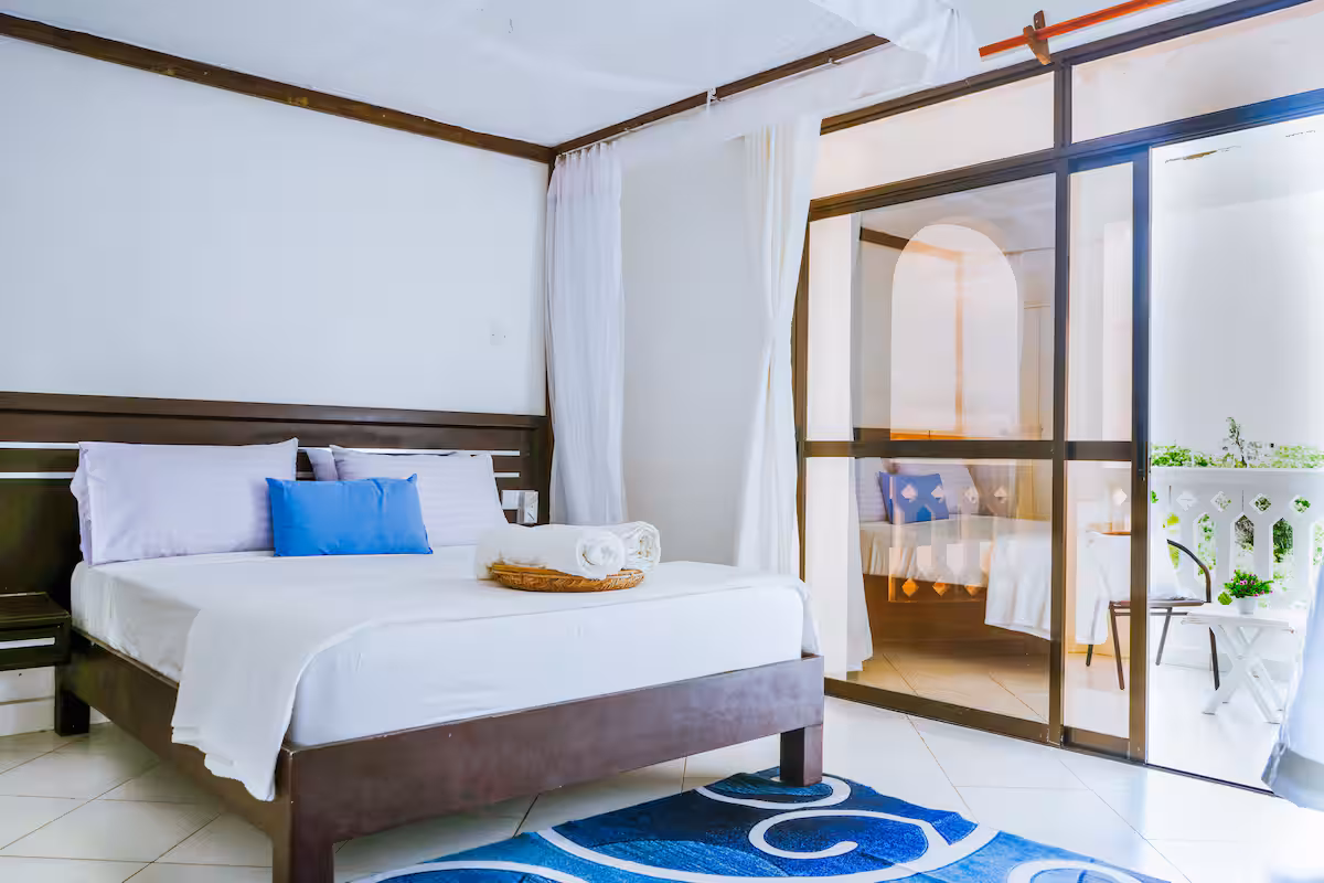 Azure Coast Haven - Image 22