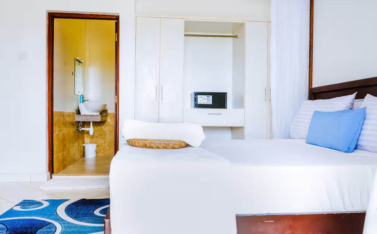 Azure Coast Haven - Image 23