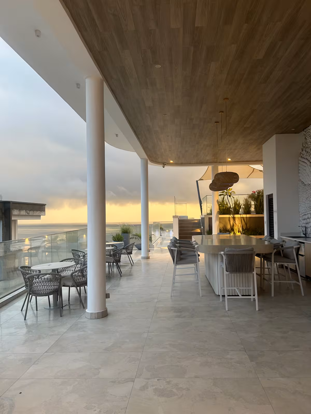 Skyline Drift Apartment - Image 27