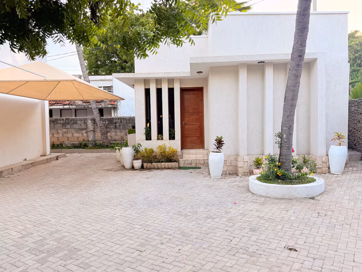 Azure Ember Bungalow - Image 28