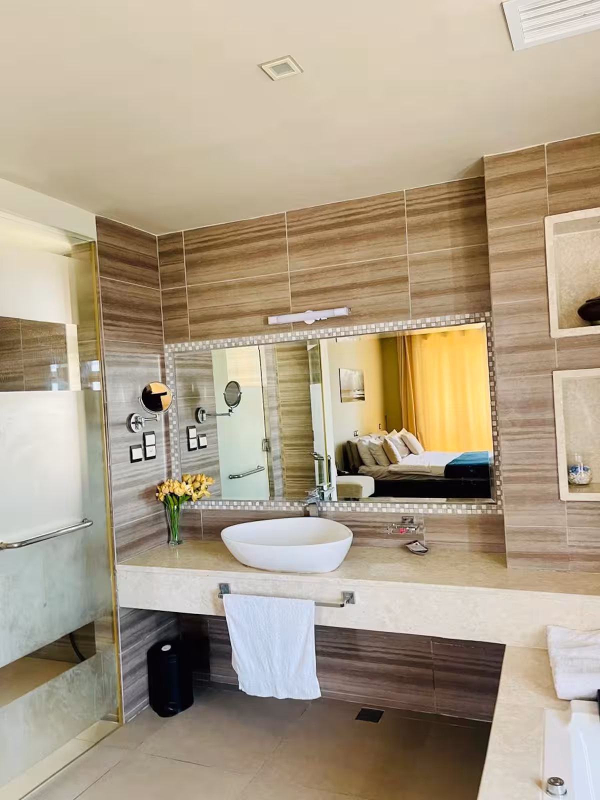 Ocean Luxe Haven - Image 32