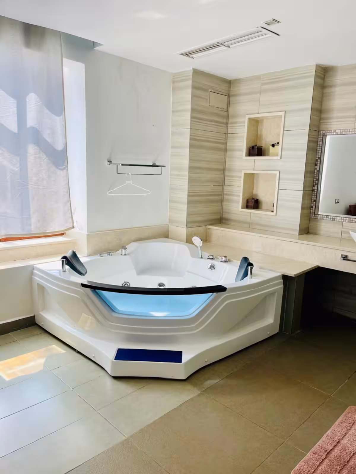Ocean Luxe Haven - Image 34