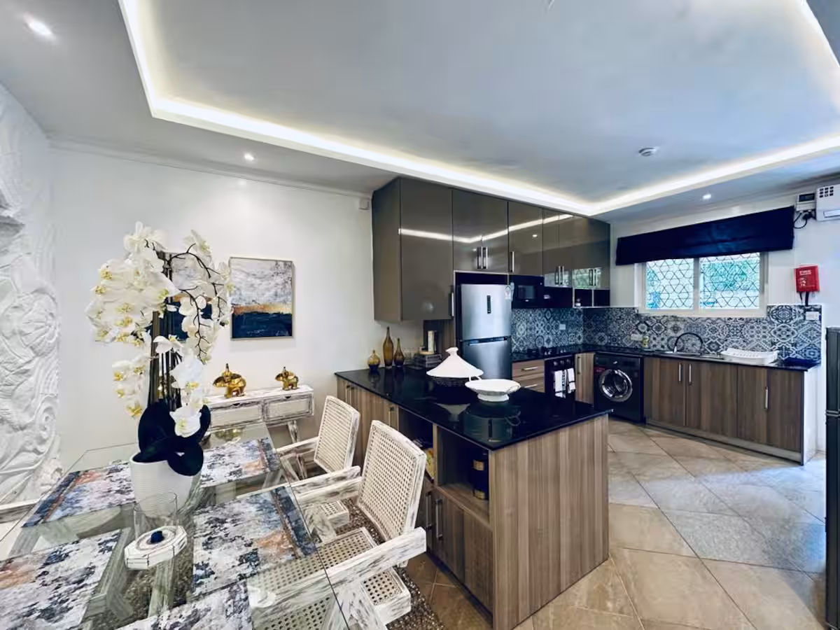 Coastal Grove Residence - Image 4