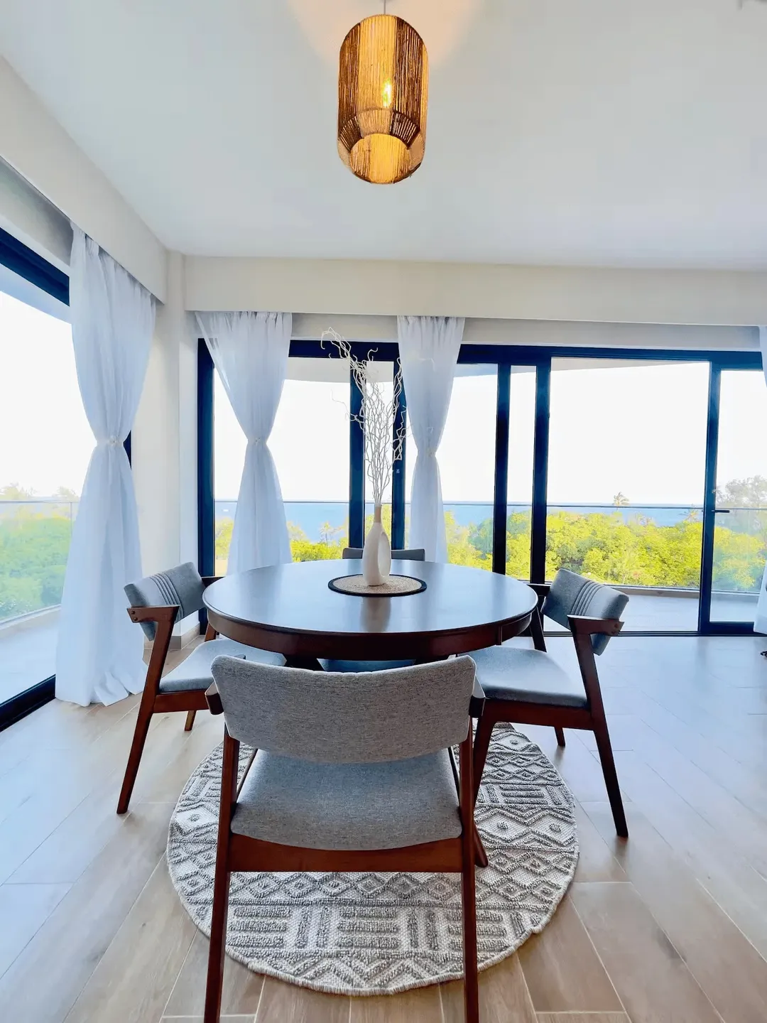 Luxurious Apato - Image 4