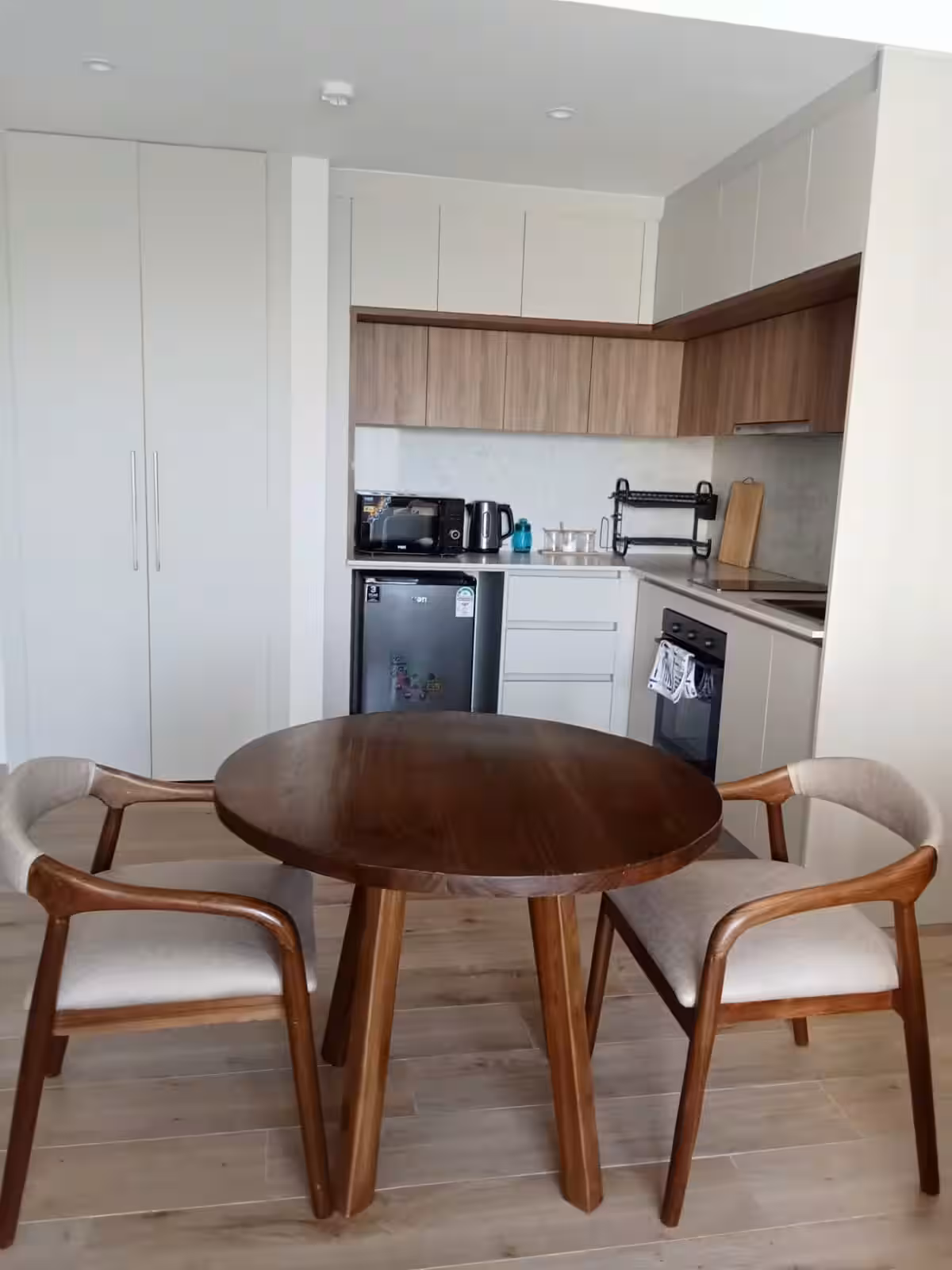 Skyline Drift Apartment - Image 6