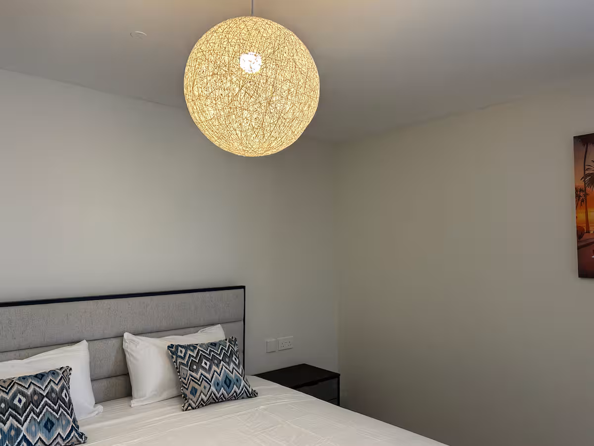Skyline Drift Apartment - Image 7