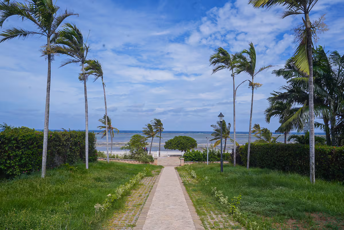 Oceanfront Serenity Condo - Image 51