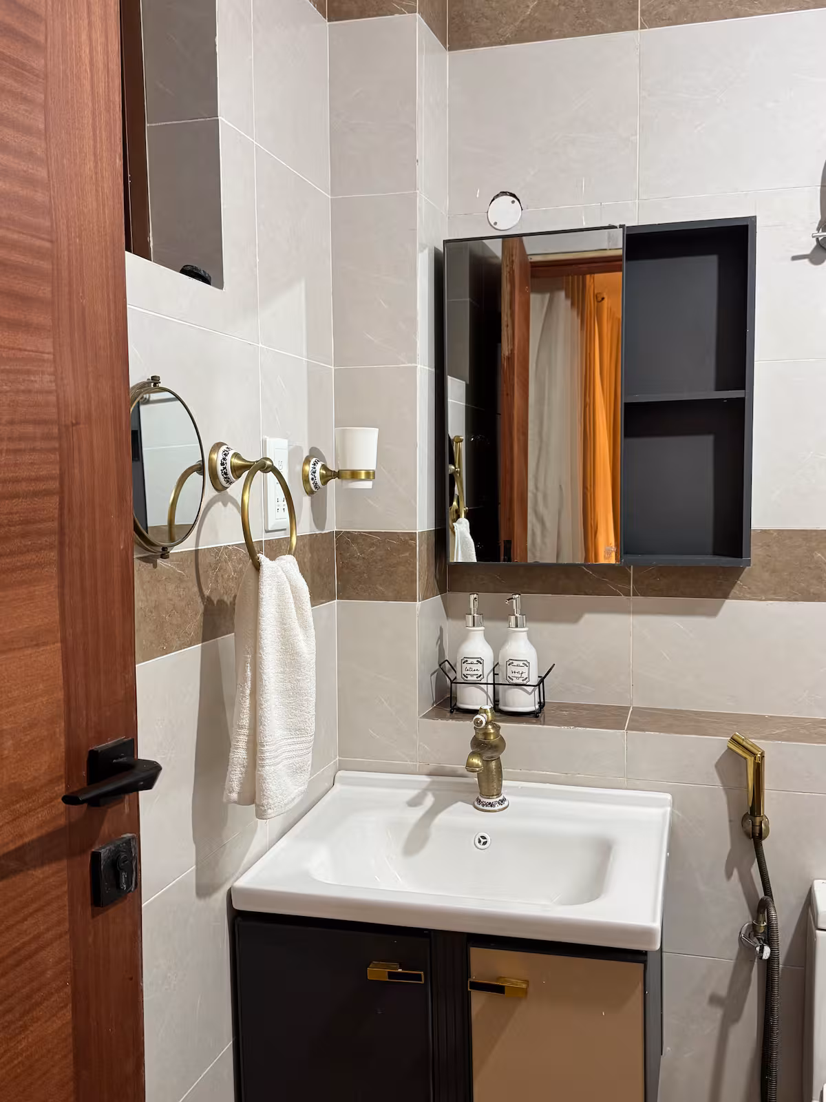 Coastal Charm Suite - Image 7